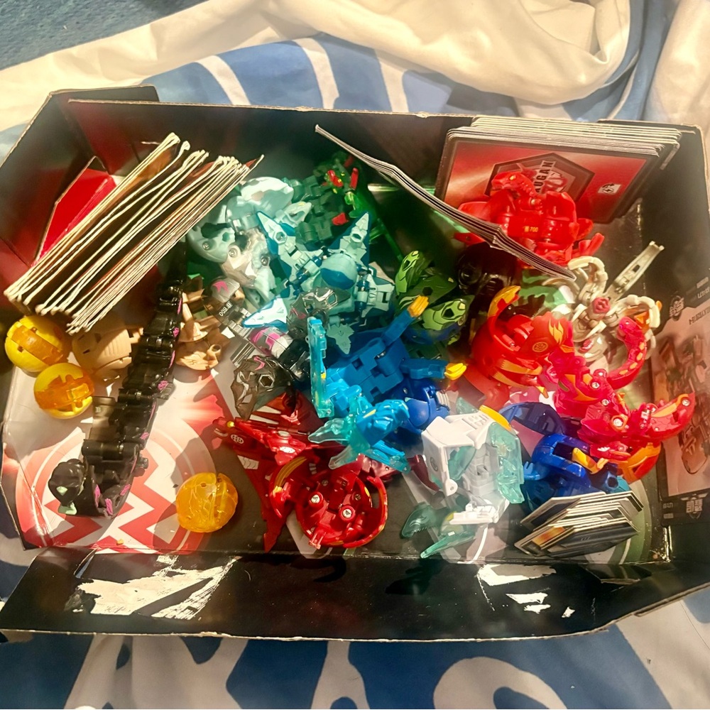 Bakugan Transforming Toy Set, 21 figures, cards, battle arena
